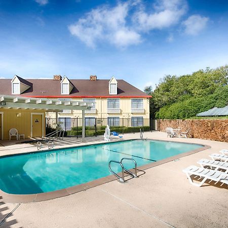 Red Lion Inn & Suites Оберн Экстерьер фото