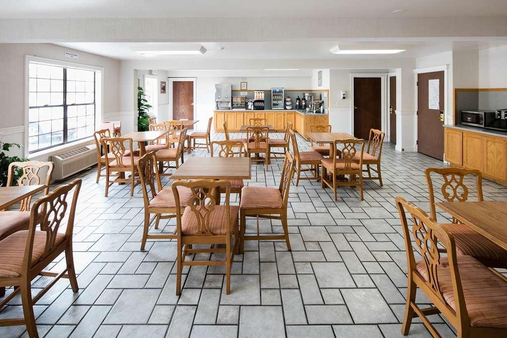 Red Lion Inn & Suites Оберн Ресторан фото