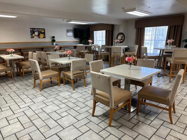 Red Lion Inn & Suites Оберн Экстерьер фото