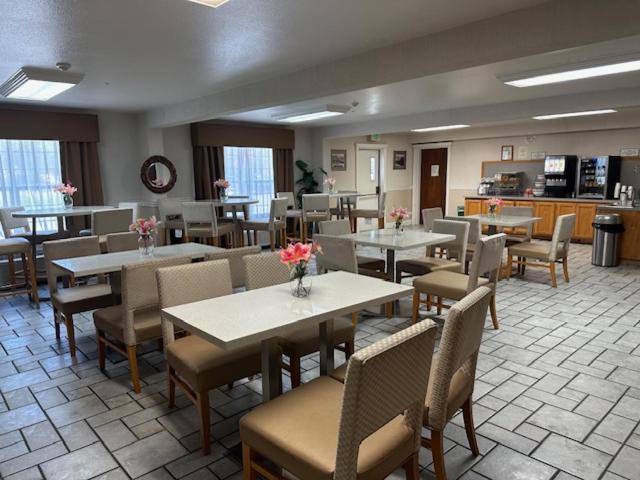 Red Lion Inn & Suites Оберн Экстерьер фото