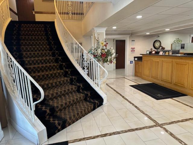 Red Lion Inn & Suites Оберн Экстерьер фото