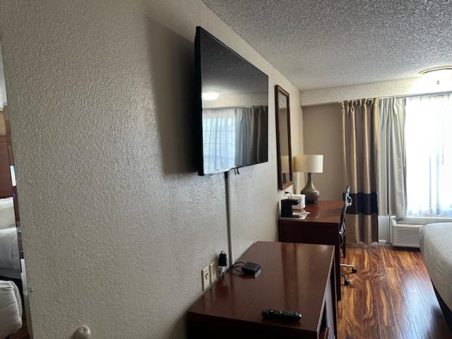 Red Lion Inn & Suites Оберн Экстерьер фото