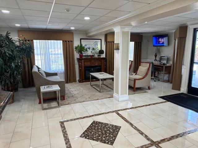 Red Lion Inn & Suites Оберн Экстерьер фото