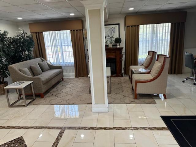 Red Lion Inn & Suites Оберн Экстерьер фото