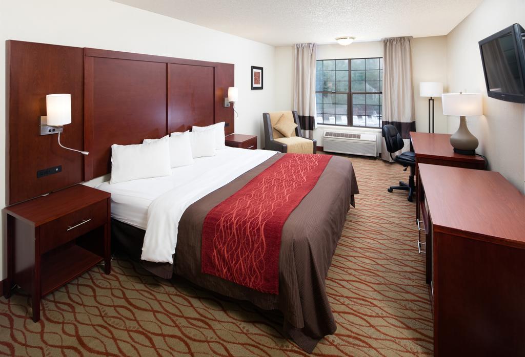 Red Lion Inn & Suites Оберн Экстерьер фото