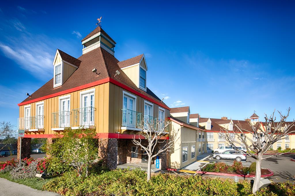 Red Lion Inn & Suites Оберн Экстерьер фото