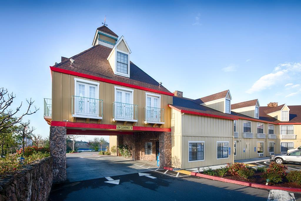 Red Lion Inn & Suites Оберн Экстерьер фото