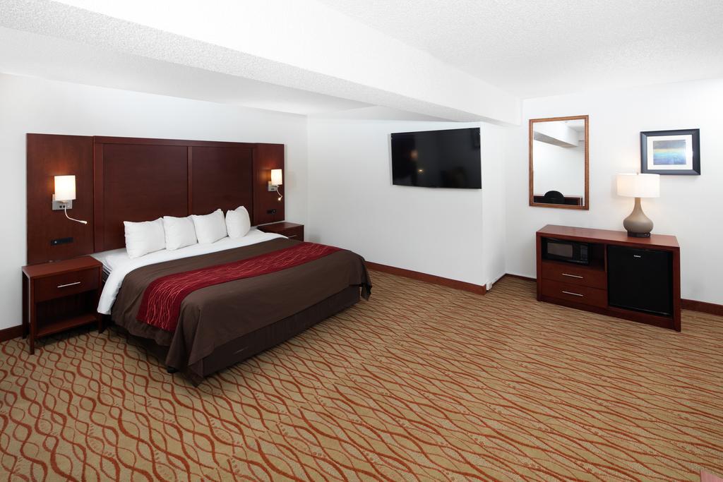 Red Lion Inn & Suites Оберн Экстерьер фото