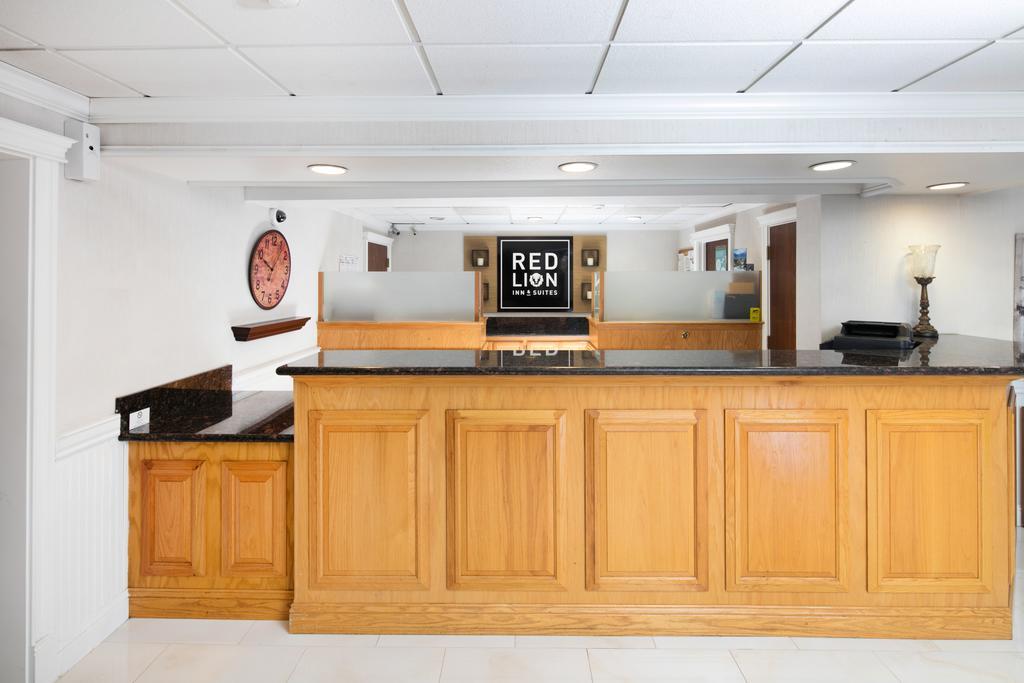 Red Lion Inn & Suites Оберн Экстерьер фото