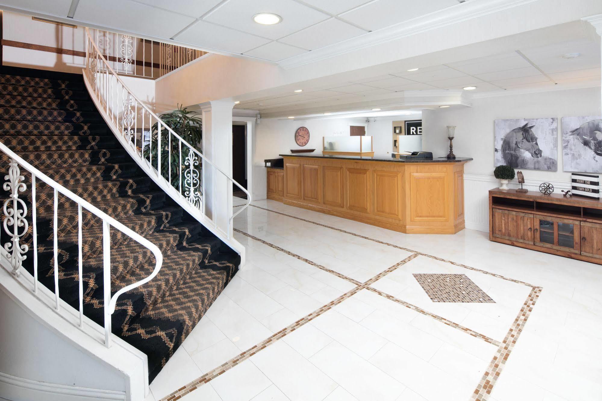 Red Lion Inn & Suites Оберн Экстерьер фото