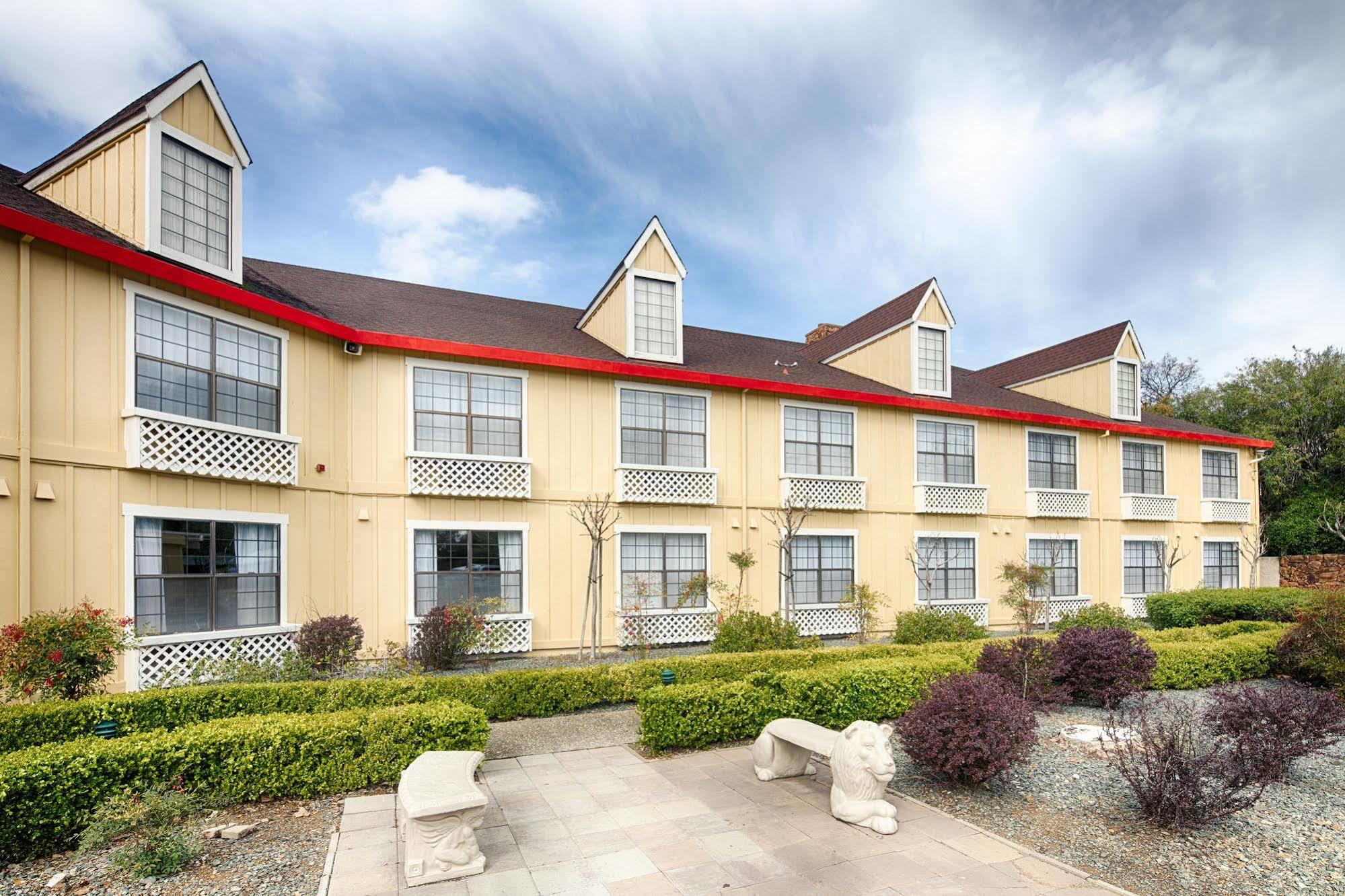 Red Lion Inn & Suites Оберн Экстерьер фото